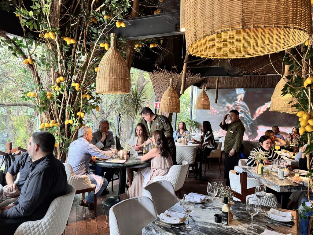 Salón principal de Beluga en Masaryk, Polanco
